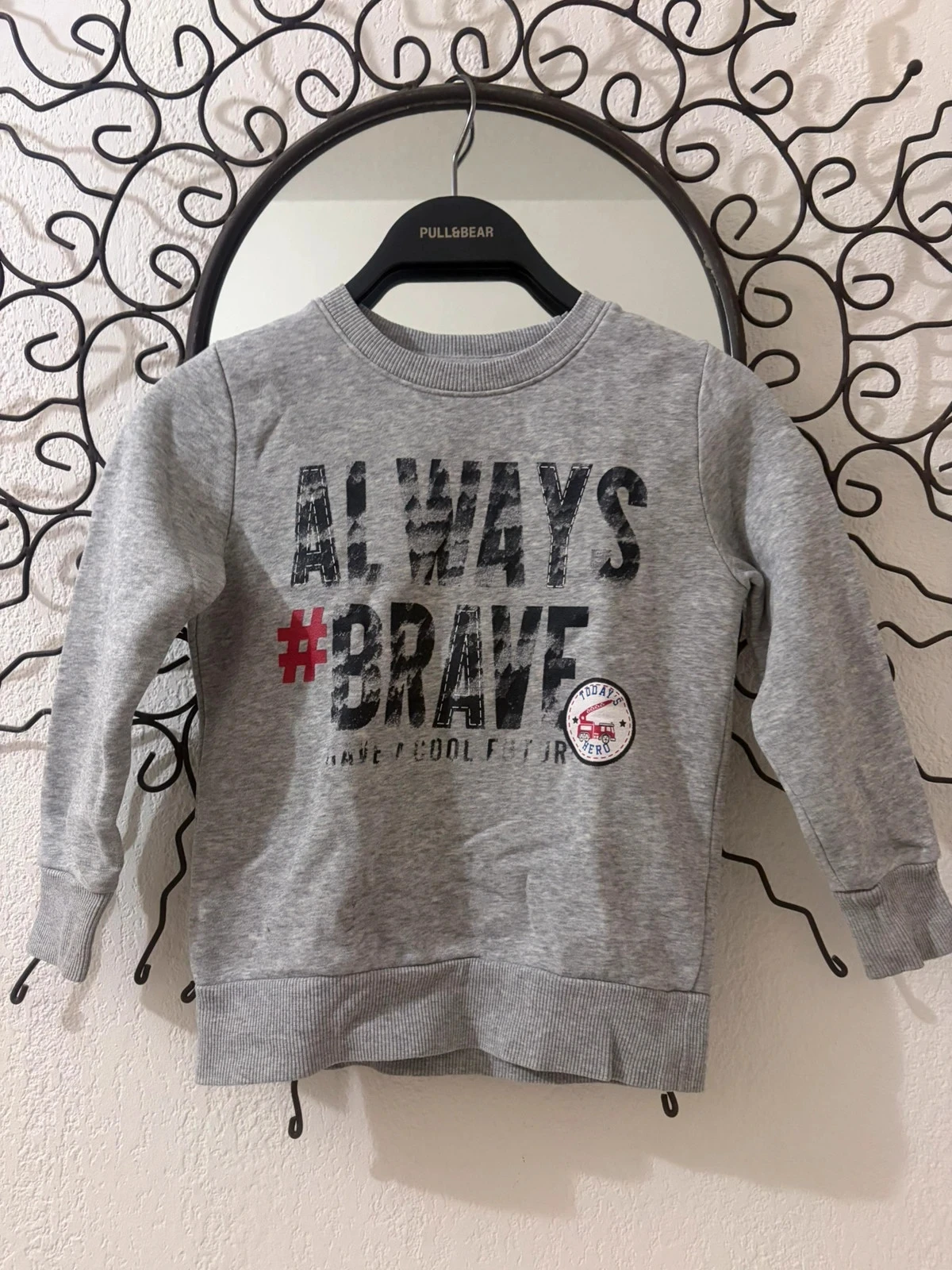 🔵 Gray Sweatshirt with BRAVE Courageous Print Size 7 Years – photo 2